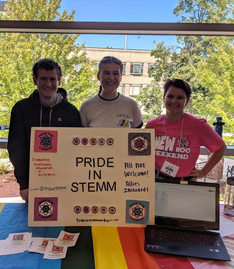 Students from the organization Pride in STEMM at The University of ϲʹ